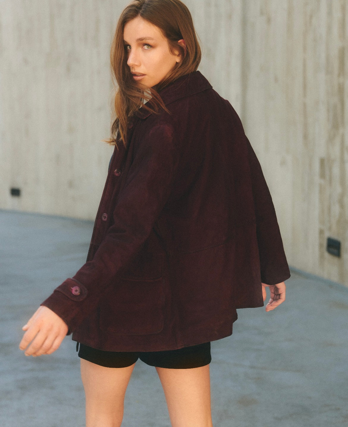 CHAQUETA LARGA GAMUZA BURDEO