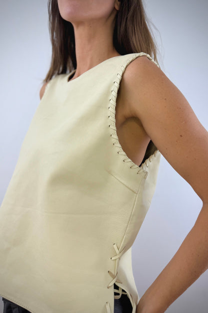 Polera de cuero Hueso