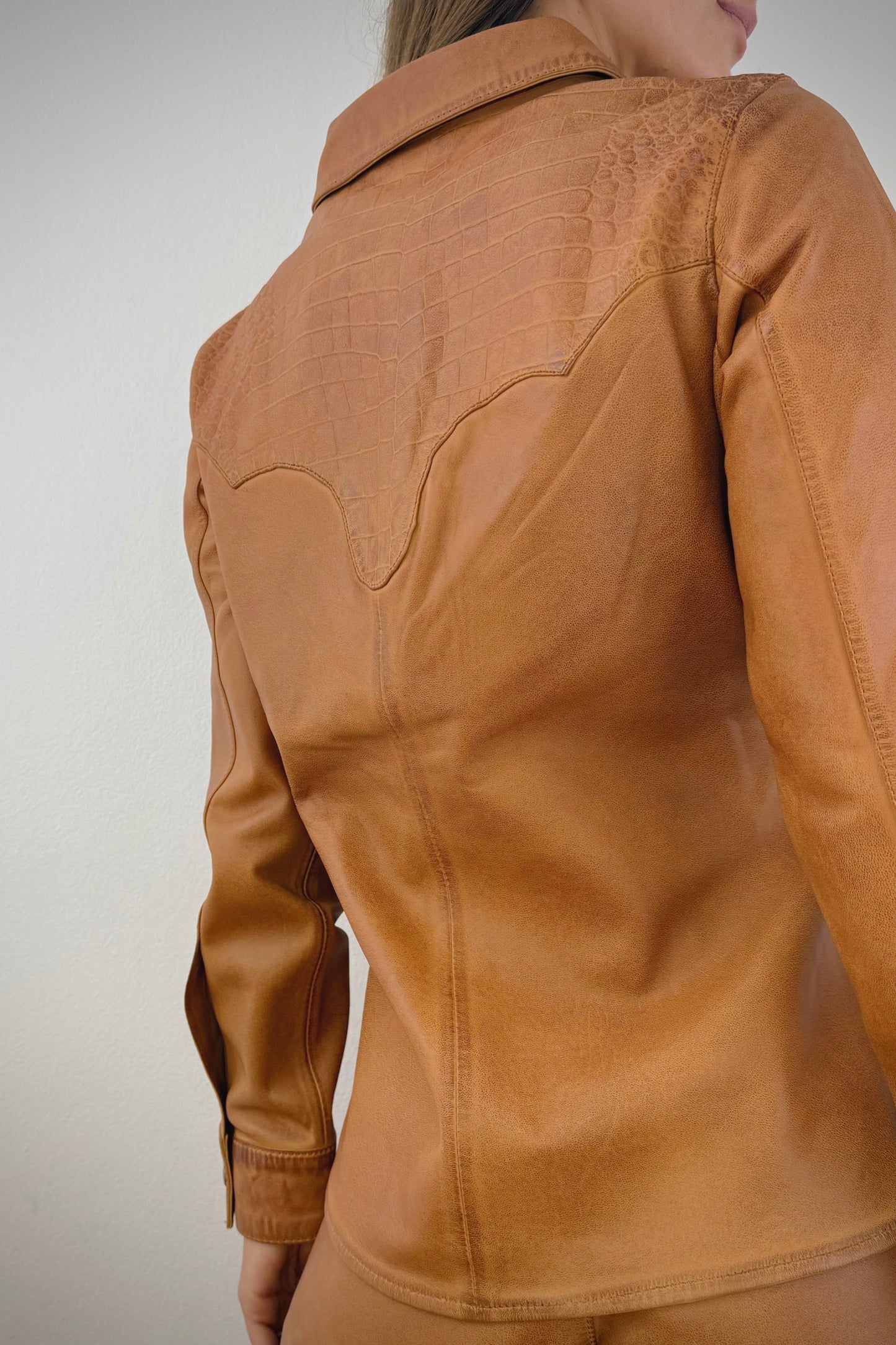 Camisa de cuero color Camel