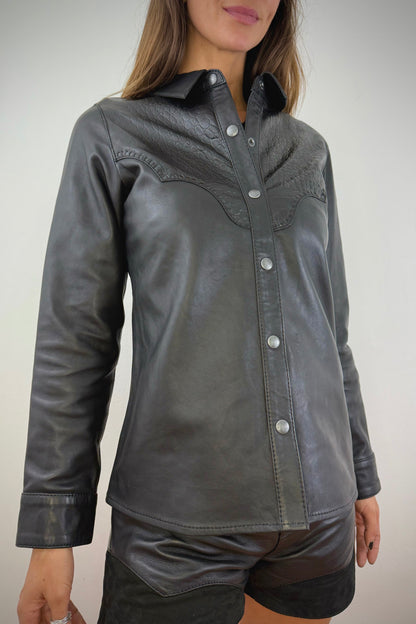 Camisa de cuero negra