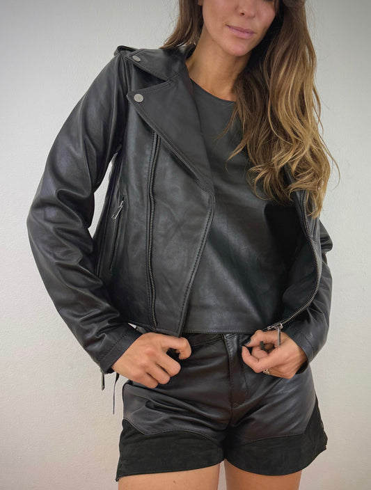 Biker Negra Tachas