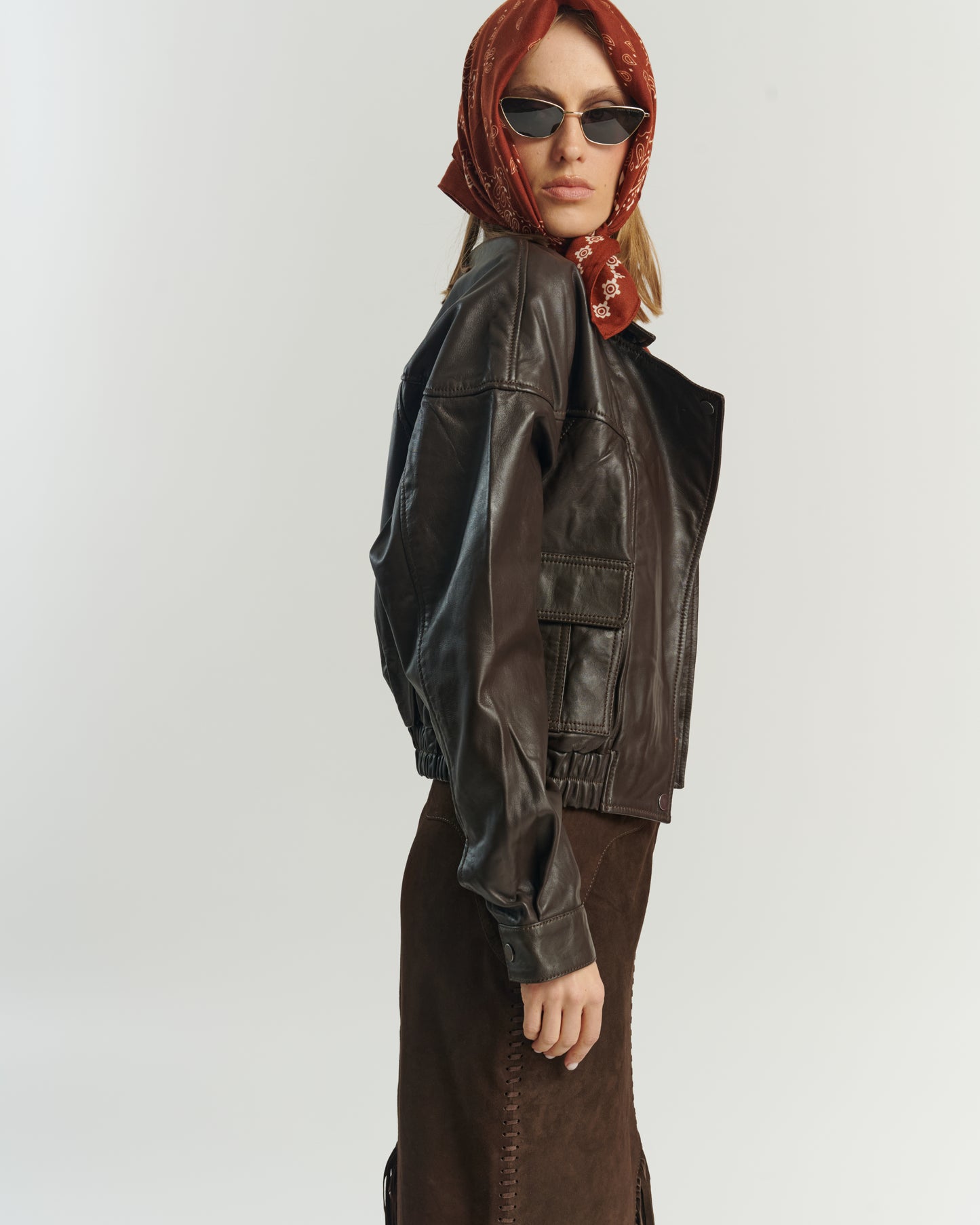 BOMBER DE CUERO CHOCOLATE