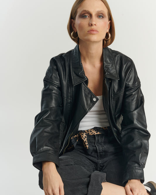 BOMBER DE CUERO NEGRA