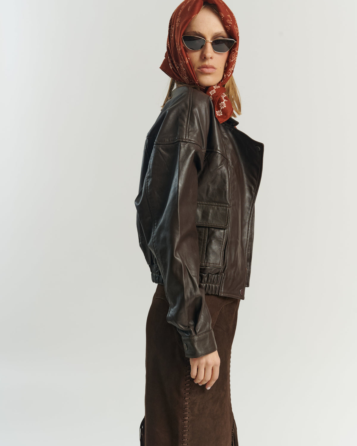 Bomber Cuero Chocolate — Leather for Life | 100% Cuero Ovino HER